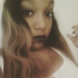 Meet your Posher, Daranika